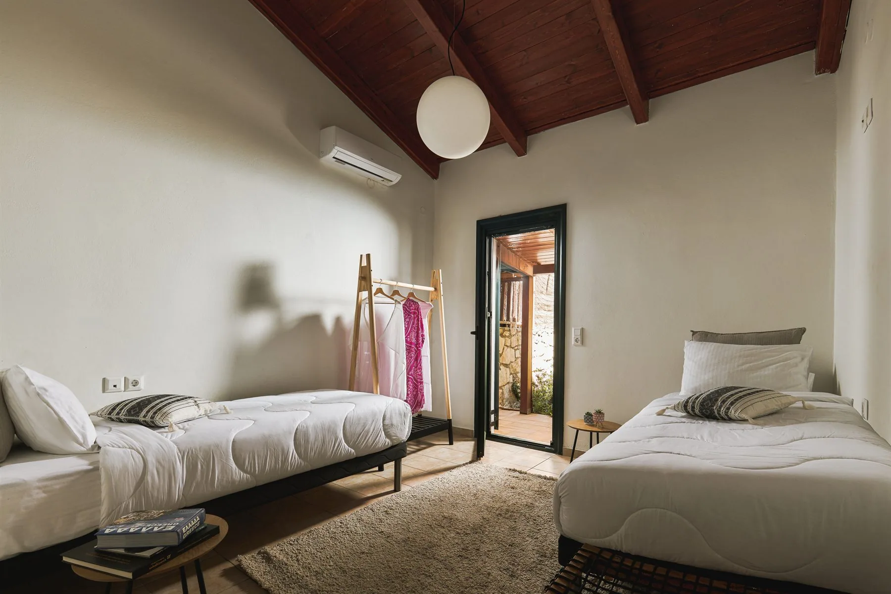 Twin bedroom in a self-catering house in Paleokastro near Heraklion Crete Twin bedroom in a self-catering house in Paleokastro near Heraklion Crete